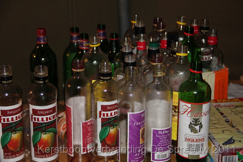 IMG_0540.JPG - der staan al aardig wat flessen in de file...