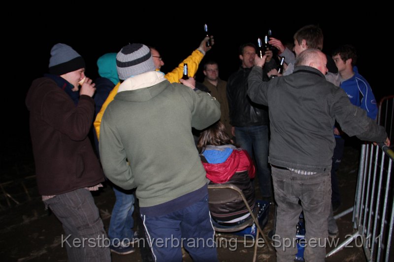 IMG_0592.JPG - heildronk voor nieuw gesmede burenrelaties