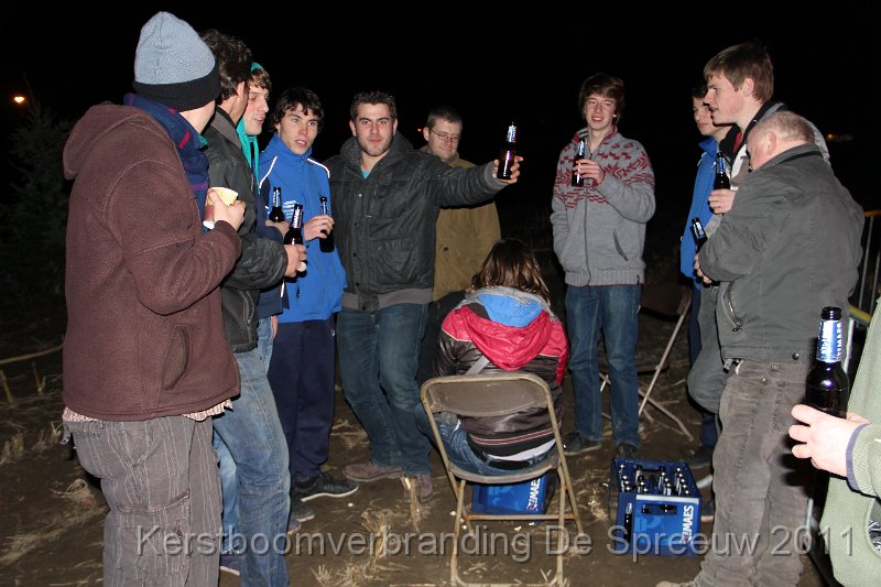 IMG_0593.JPG - heil ook voor de jeugd die de kerstboomverbranding als een van de mooiste momenten uit hun jeugd zullen herinneren...
