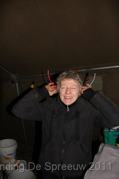 IMG_0633.JPG - er zijn zo van die mensen die niet veel nodig hebben om duivel te spelen