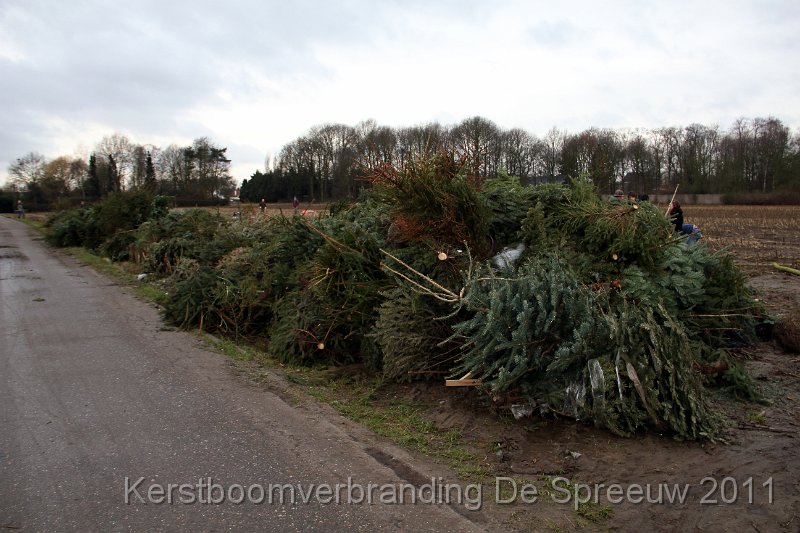 IMG_0028.JPG - Het kerstboomverbrandingseizoen is weer geopend...