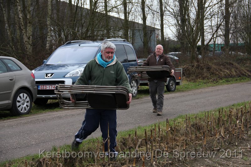 IMG_0060.JPG - aansleuren van de stoelen