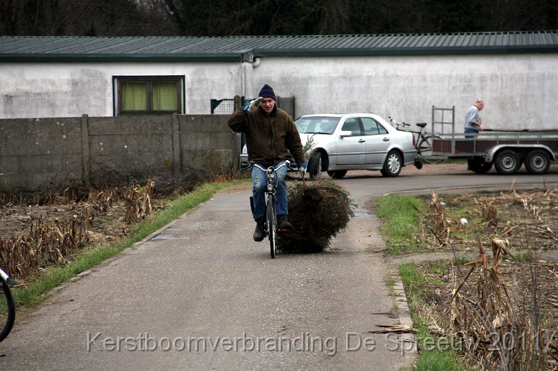 IMG_0066.JPG - militaire groet voor nog een kandidaat voor de brandstapel