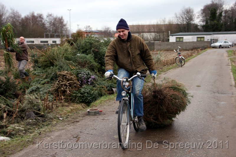 IMG_0067.JPG - bedankt voor de milde bijdrage en legt t'em maar bij den hoop