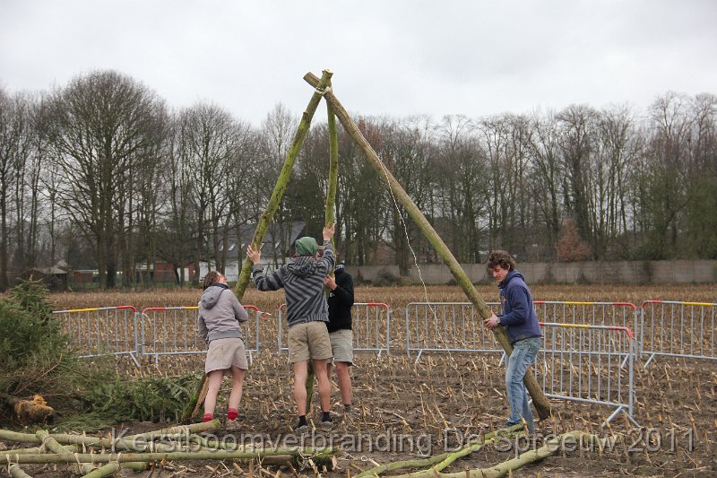 IMG_0082.JPG - het opstellen van de galg?