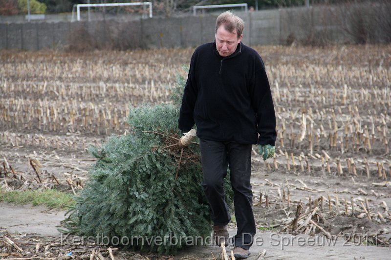 IMG_0116.JPG - het is hard, afscheid nemen van zijn boomke. En dit terwille van de goede buurtschap van Spreeuwenhoek