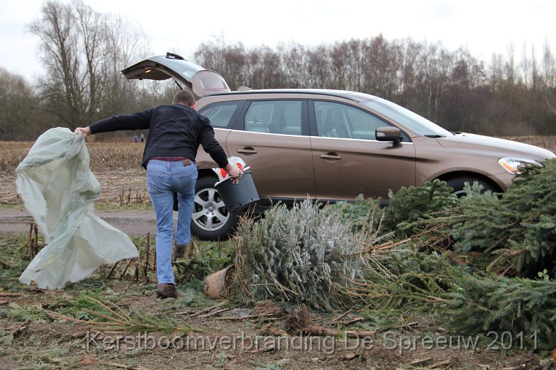 IMG_0149.JPG - al het restafval verzamelen...