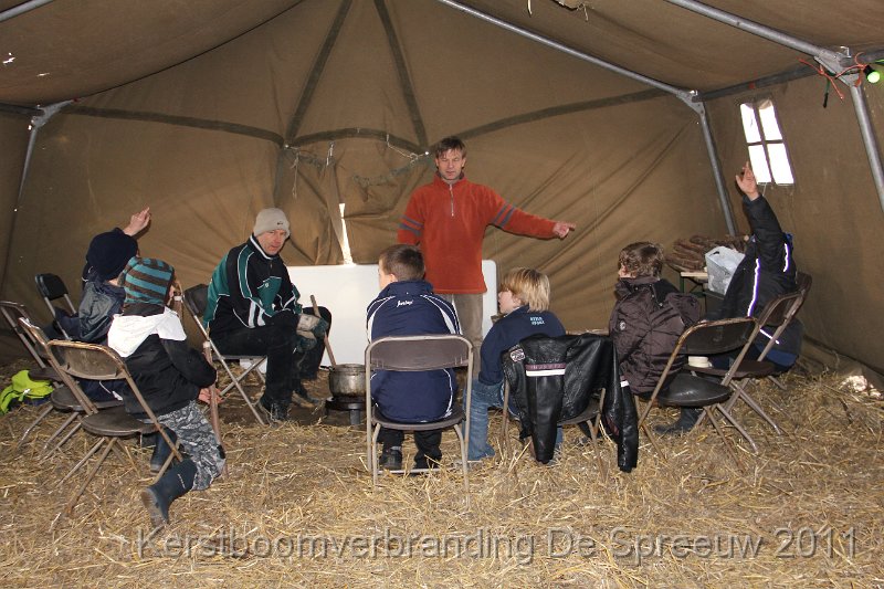 IMG_0166.JPG - de klassieke overhoring van de kandidaat fakkeldragers