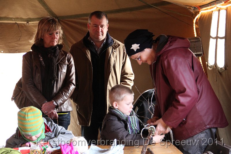 IMG_0215.JPG - bij sommige kinderen werd er echt op gekeken of de bezem wel een echte "nimbus 2000" was...