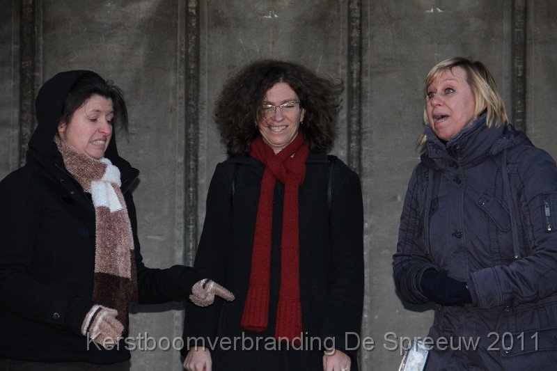 IMG_0266.JPG - ondertussen waren de heksen nog wat aan het repeteren...