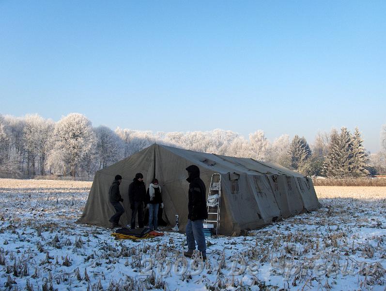 HPIM5961.JPG - en jawel, dan staat het 200-persoonstentje recht!