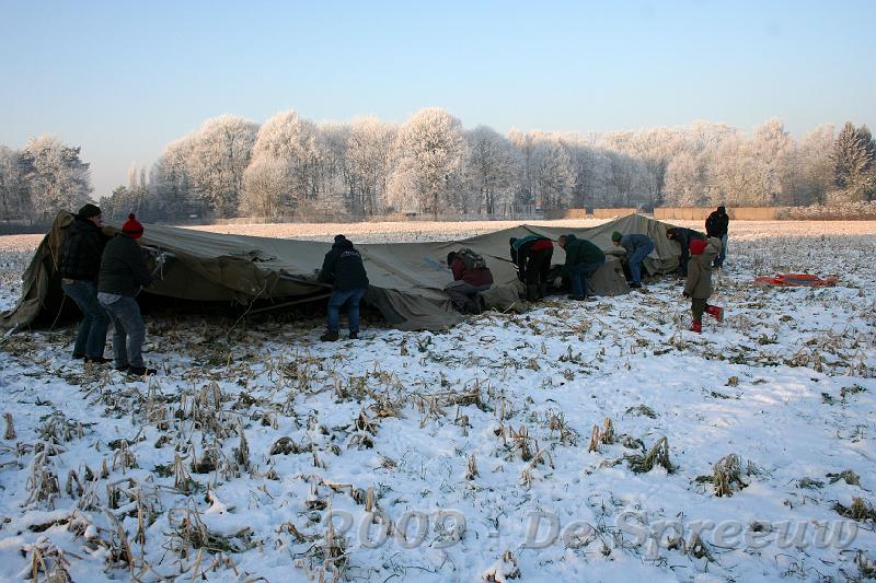 IMG_6803.JPG - ondertussen is het dak al geheel voorbereid...