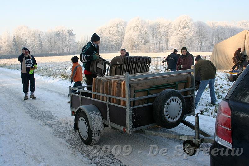 IMG_6855.JPG - eindelijk, de feesttafels zijn aangekomen !