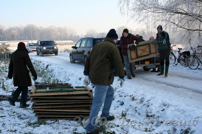 IMG_6859.JPG - oesje, er stapelt zich een file op, op de weg..!