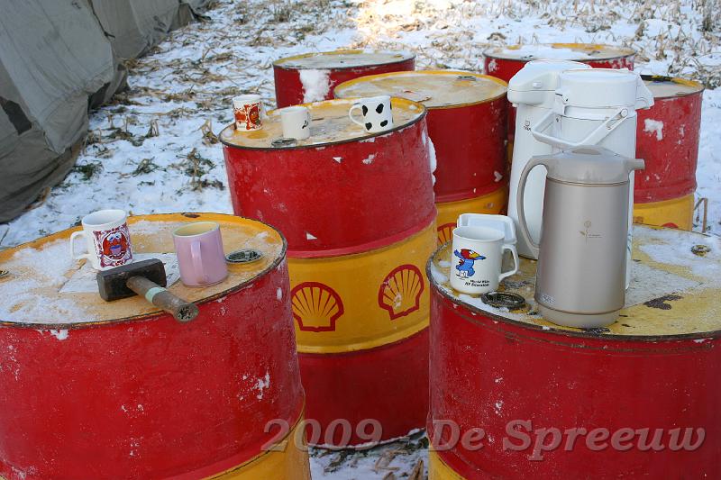 IMG_6866.JPG - zwaar materiaal om een suikertje in twee te breken...