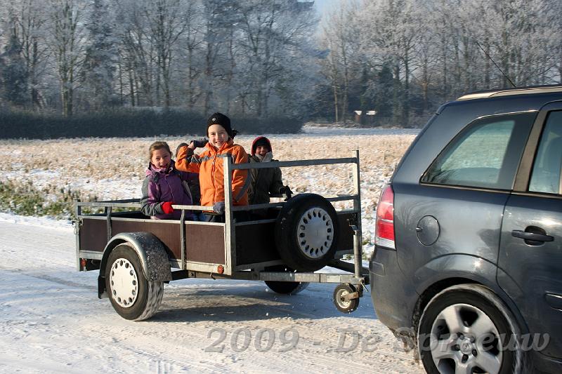 IMG_6885.JPG - alhoewel, ik denk dat de winkel toe was, want hij brengt alles terug mee