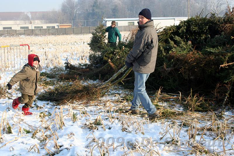 IMG_6894.JPG - aha, toch al enige helpers die er wat leut in hebben...