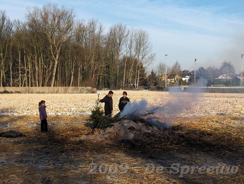 HPIM5993.JPG - rooksignalen geven, om de pompiers gerust te stellen...