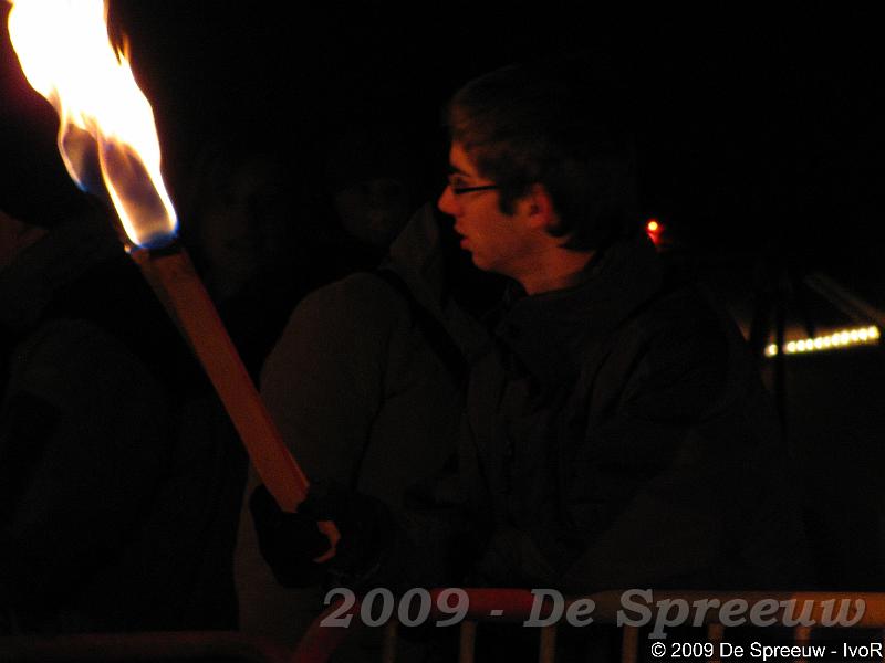 IMG_0139.jpg - sommige met een reuze lucifer in de hand