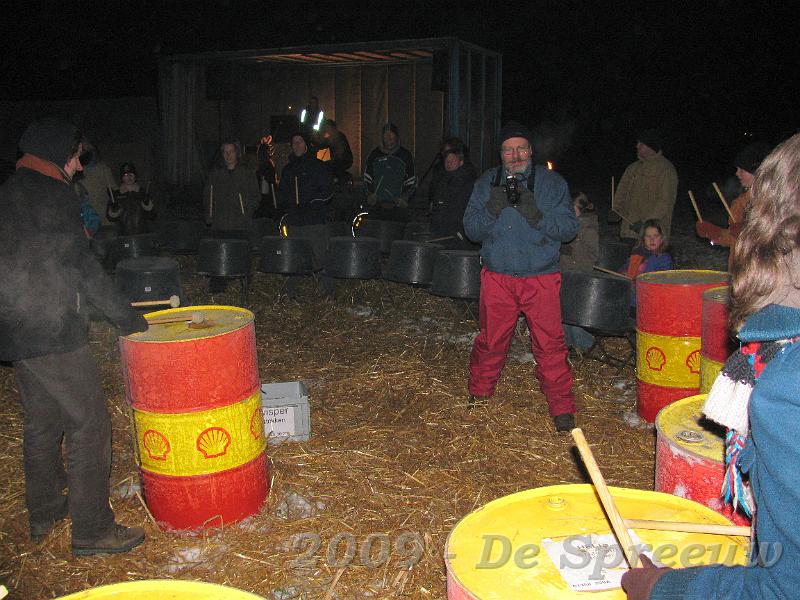 IMG_0143.JPG - wa staat die daar nu tussen te doen, fotokes trekken? Doe dat thuis, hé