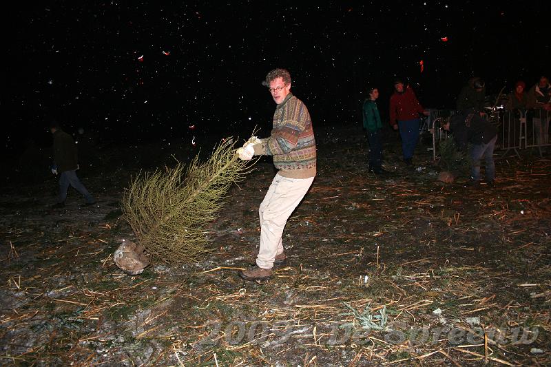 IMG_7137.JPG - een van de boomsmijters wilde effe het rekord boomslingeren op zijn naam zetten