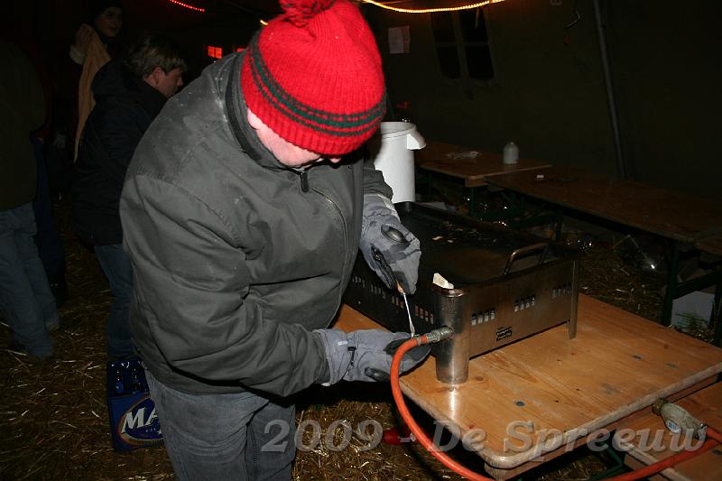 IMG_7200.JPG - ondertussen begon de chef-technieker al het een en ander los te prutsen...