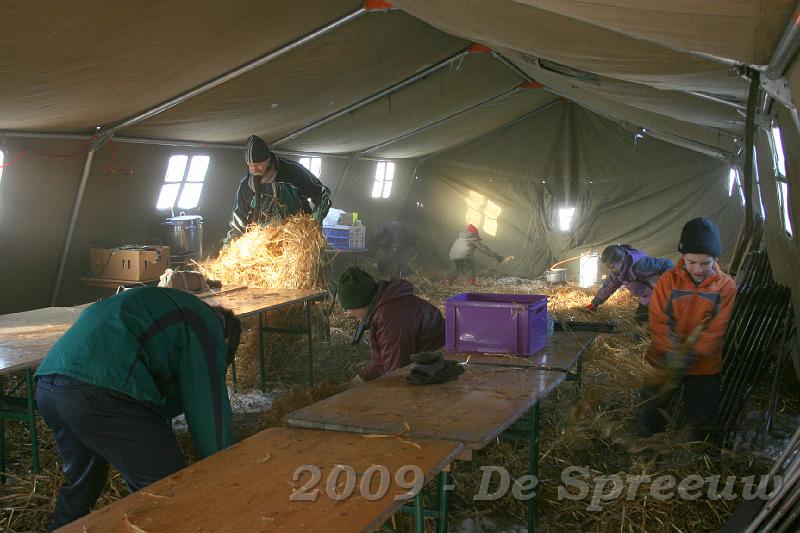 IMG_6902.JPG - alhoewel ik best begrijp dat u nu denkt dat ze een varkensstal aan het uitmesten zijn...