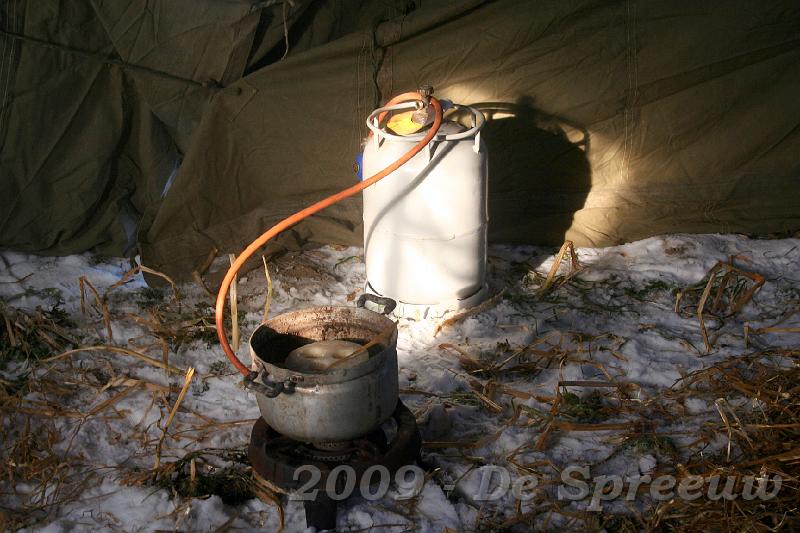 IMG_6903.JPG - het vermaarde kaarswaspotje om fakkels te brouwen...(gaat al jaren mee, dank aan de sponsor!)