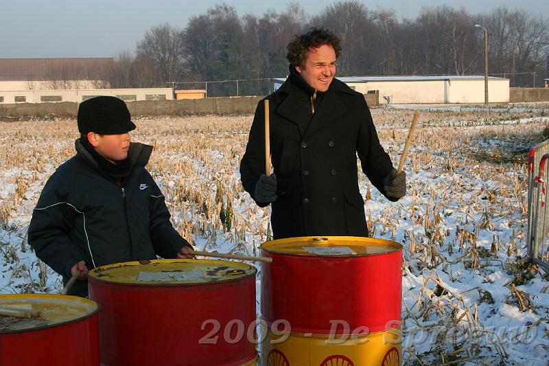IMG_7005.JPG - dus die stokken moeten naar boven en dan naar beneden of is het andersom?