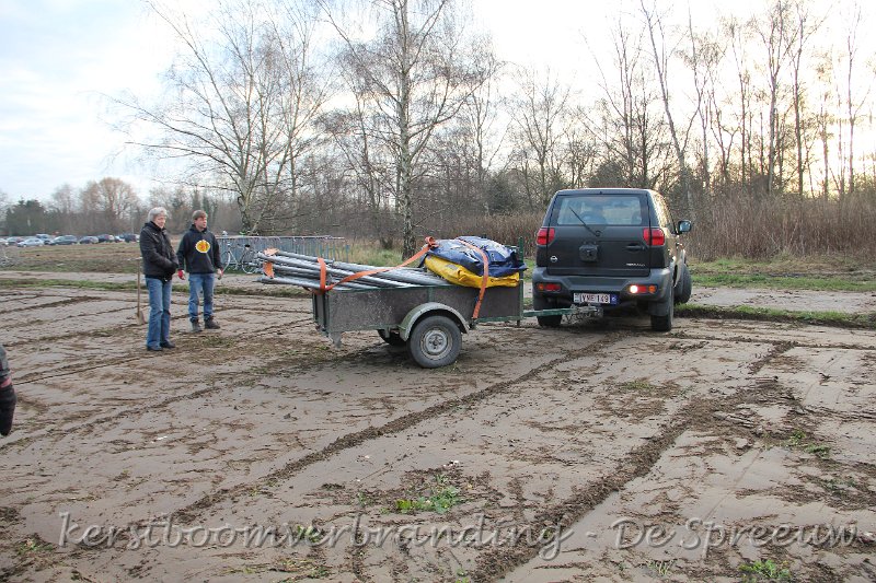 IMG_2040.JPG - al goed dat de boer zijn veld zo plat had gewalst.... nu konden ze naar hartelust naar alle kanten uitzwenken