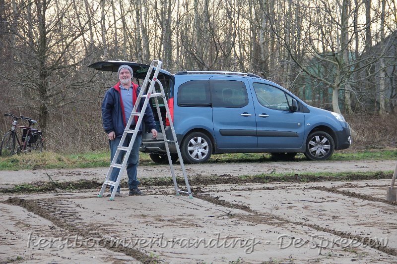 IMG_2046.JPG - voilà en daar staat ze, vlak en stevig