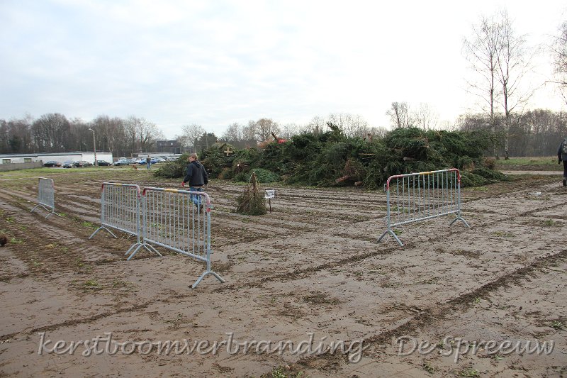 IMG_2054.JPG - het lijkt wel de afbakening van een verkaveling voor een nieuw dorp