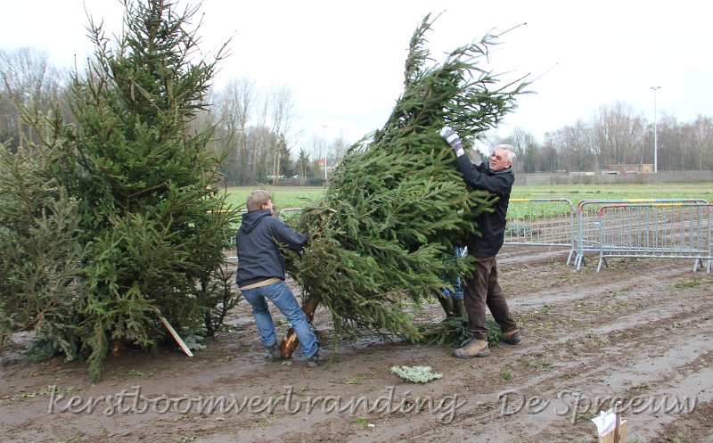 IMG_2068.JPG - pas op voor uw voeten hé!
