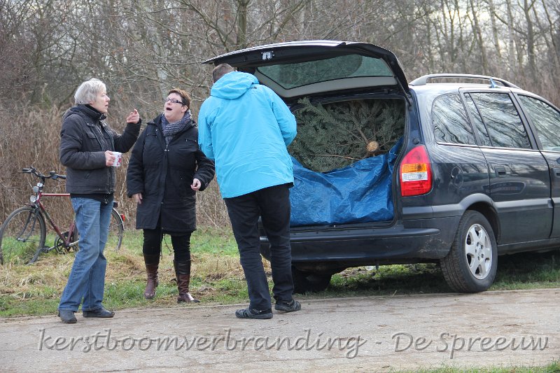 IMG_2129.JPG - en nog iemand met nen helen auto kerstboom