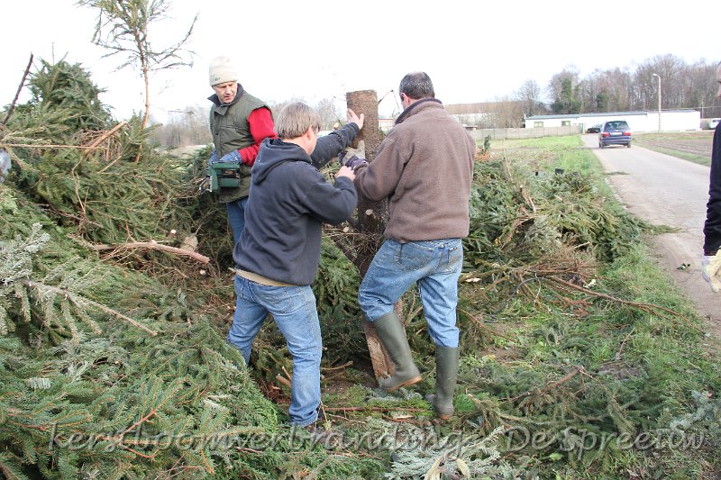 IMG_2187.JPG - oef, den dikste stronk is er ook af