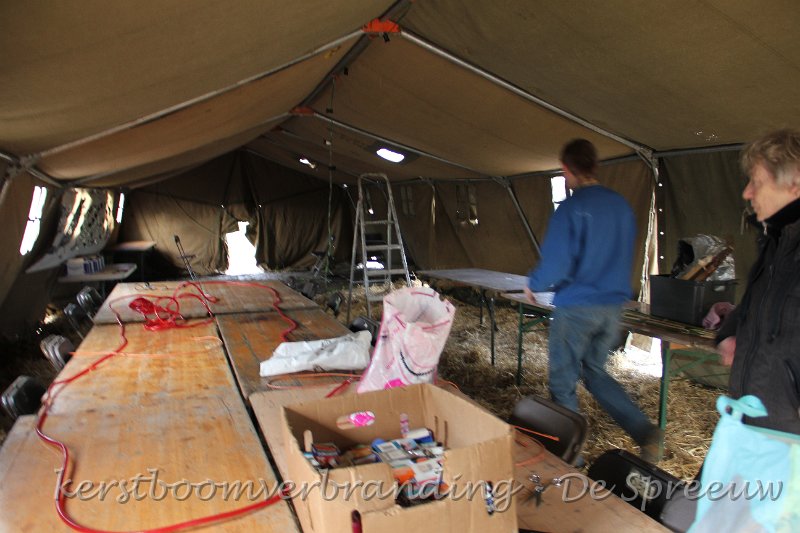 IMG_2192.JPG - jongens, hier in het midden moeten nog aardig wat lampekes gehangen worden!