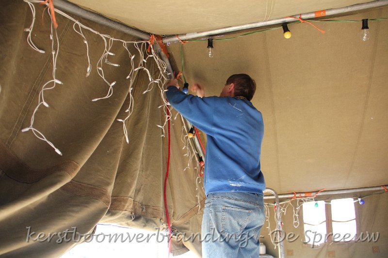 IMG_2223.JPG - tot het in de hoek één groten warboel wordt