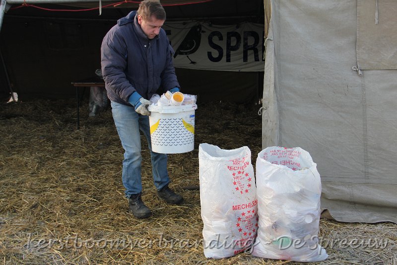 IMG_2897.JPG - denk eraan, vanaf 1 maart bijkomde stickers op die zakken plakken, hé mannen!