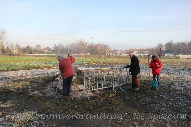 IMG_2908.JPG - vlug die asse onder de mat vegen