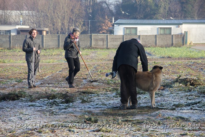 IMG_2916.JPG - Buurman op bezoek met uitgelaten hondje Kazan