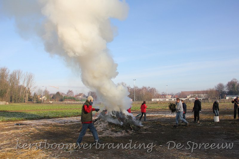 IMG_2930.JPG - hallo, de pompiers, nee het is hiet nodig om af te komen, al den drank is op