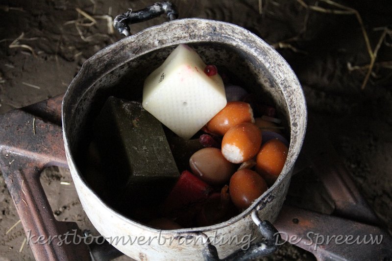 IMG_2232.JPG - het kerstmengsel van het jaar: een blok ossewit en nen hoop hardgekookte eitjes