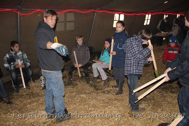 IMG_2256.JPG - na jaren fakkels maken, was zijn hand wat misvormd