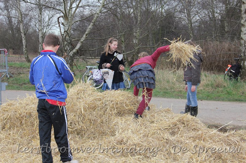 IMG_2280.JPG - maar wat is er nu plezanter dan in het hooi te rollebollen?