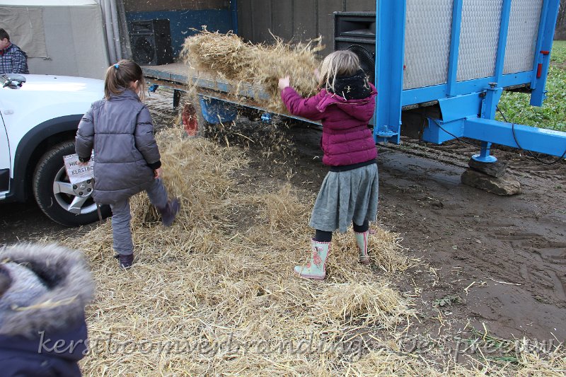 IMG_2317.JPG - auto of geen auto, ook hier werd er gul omgesprongen met het stro