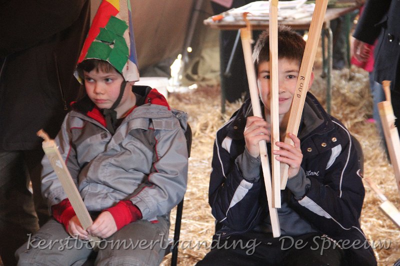 IMG_2323.JPG - tja, soms moet ge er u bij neerleggen dat iemand anders drie fakkels heeft!