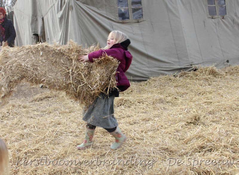IMG_2327.JPG - kijk eens, een hele strobaal met één hand