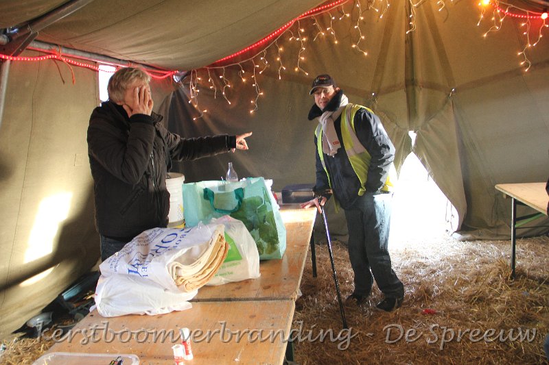 IMG_2359.JPG - oh, neen, die komt ook nog voor ne fakkel!