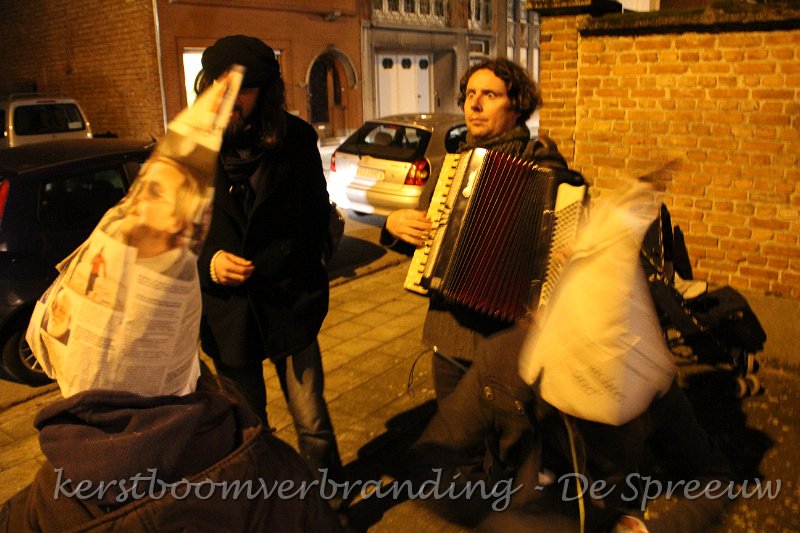 IMG_2412.JPG - onze buurman is ook van de partij