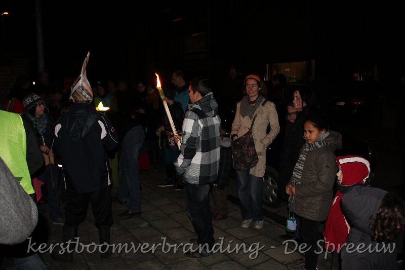 IMG_2426.JPG - iedereen mocht dan zijn fakkel aansteken